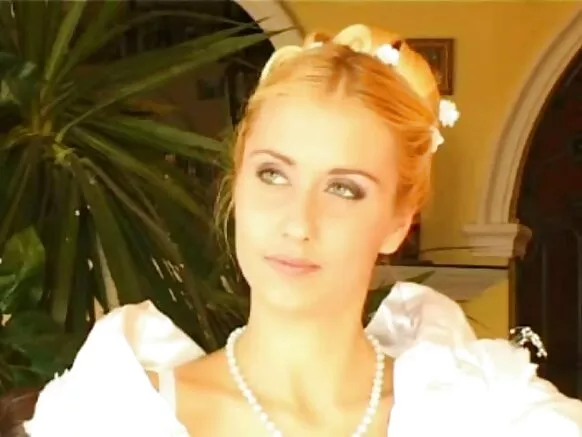 Arooska dabada bikrad, galmada guriga ee blondes.