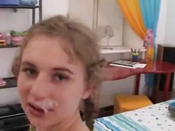 Dhallinta oo ka ooysa xanuunka futada, hiwaayadda Yurub.